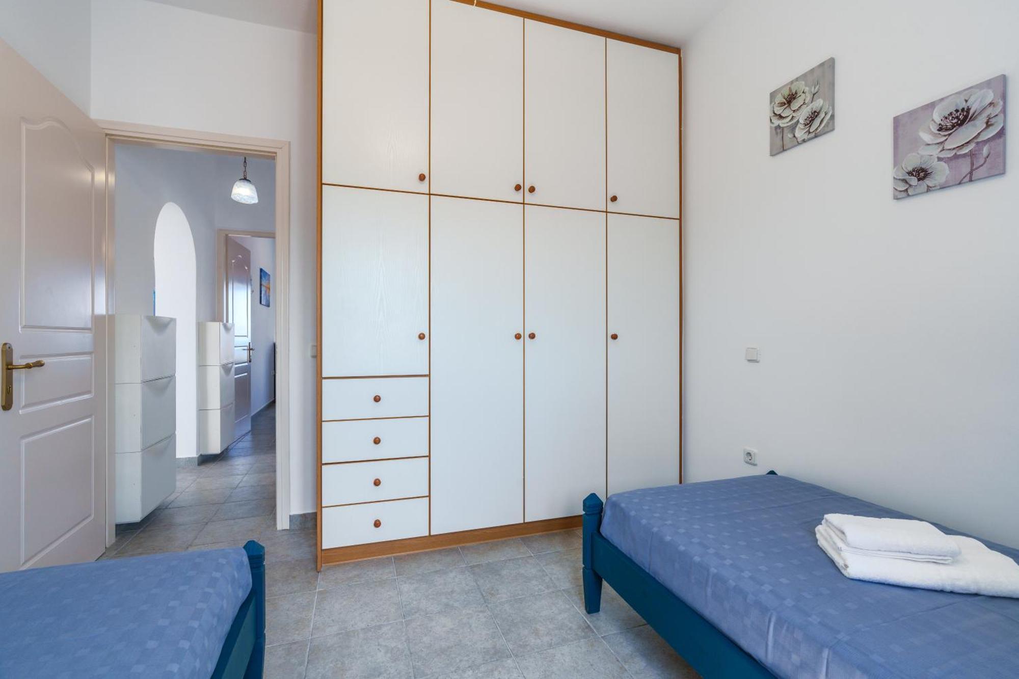Blue Eyes Beach Villas Монолитос Экстерьер фото