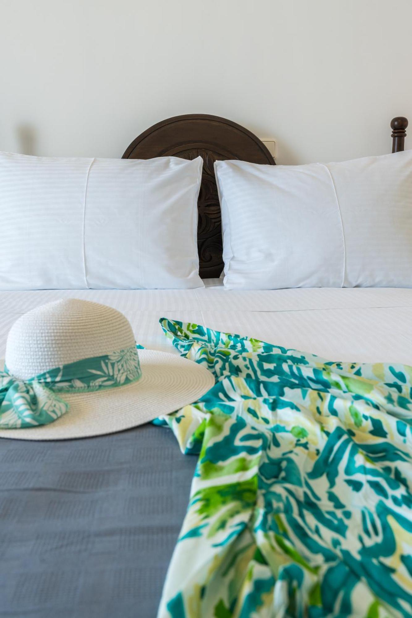 Blue Eyes Beach Villas Монолитос Экстерьер фото