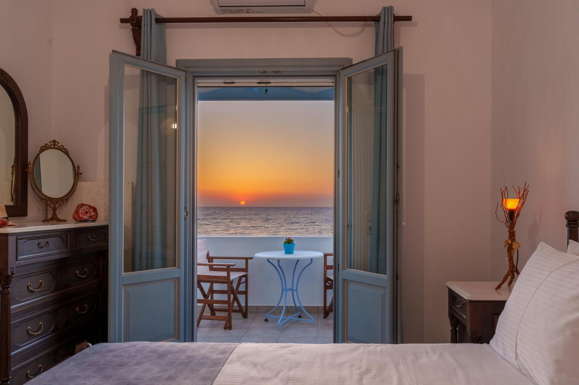 Blue Eyes Beach Villas Монолитос Экстерьер фото