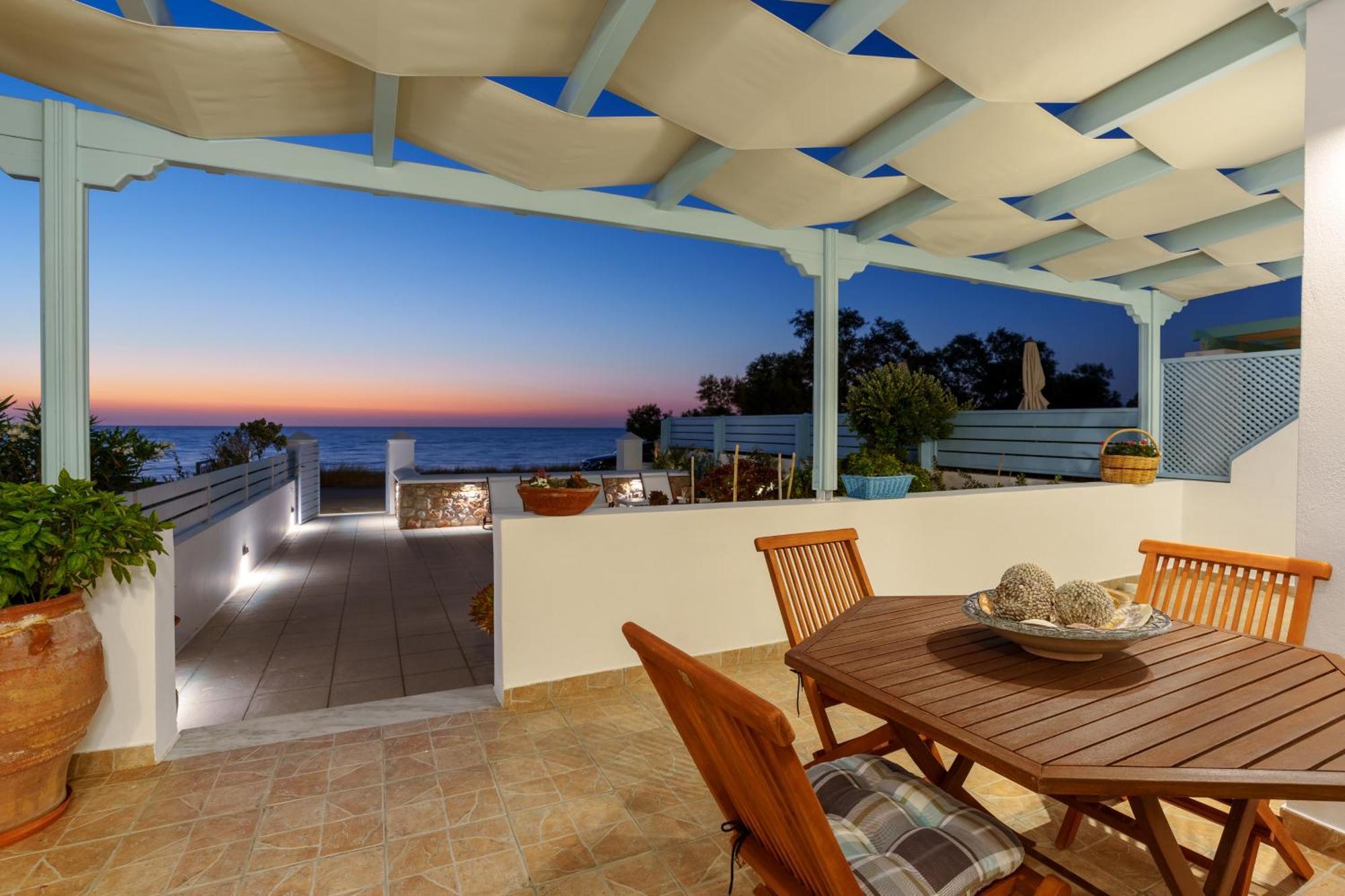 Blue Eyes Beach Villas Монолитос Экстерьер фото