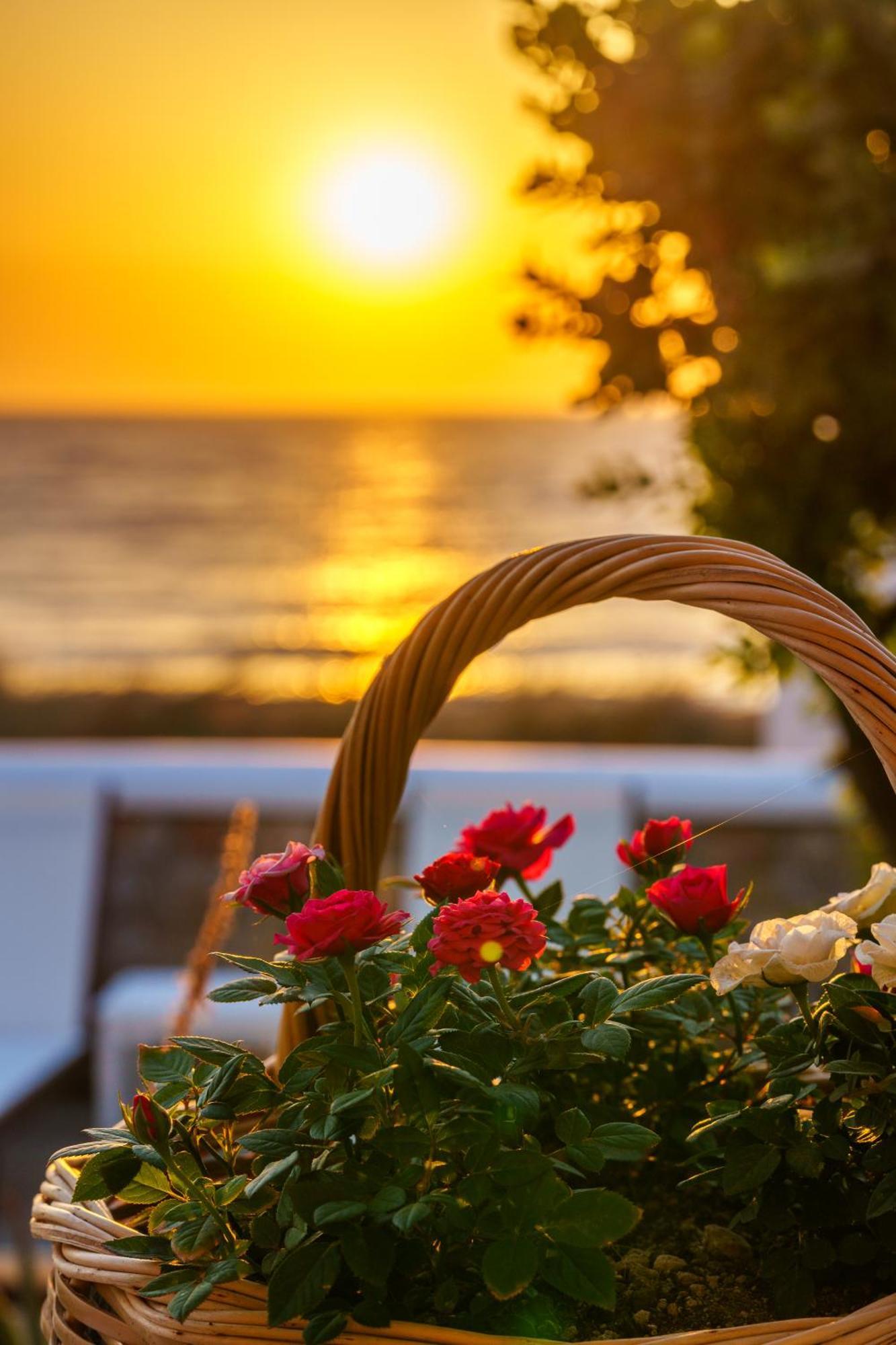 Blue Eyes Beach Villas Монолитос Экстерьер фото